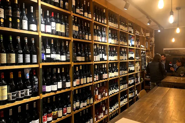 Ame & Esprit du Vin • CAVE A VINS & BAR, Caviste à Paris — Cabinet
