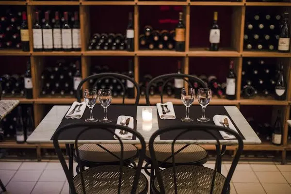 Bistrot - Bar à vin La Boutique des Vins, restaurants à Paris — Cabinet