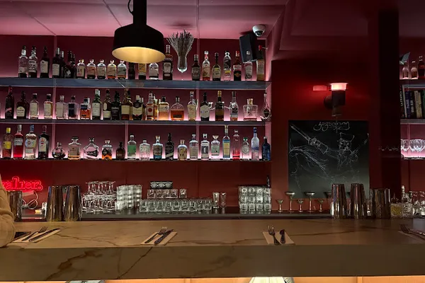 Cavalier., Restaurant géorgien à Paris — Cabinet