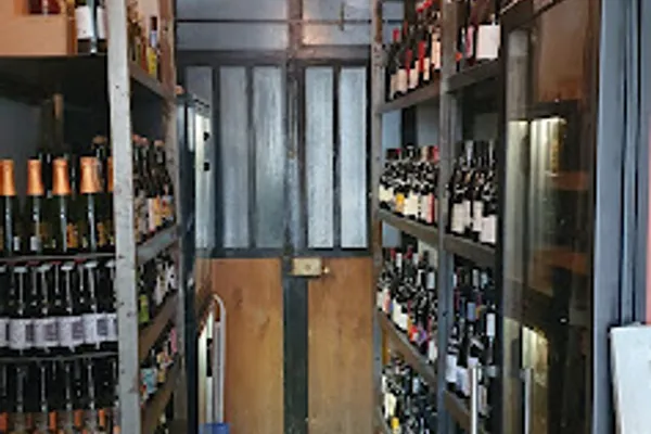 cave, bar à vin, bar à bière, cave à manger, whiskys rhums et spiritueux, bars à Paris — Cabinet