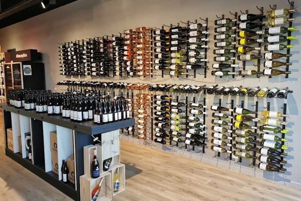 Cave Vin sur Table - La Rochelle - Lagord- Caviste Œnologue, Caviste à Lagord — Cabinet