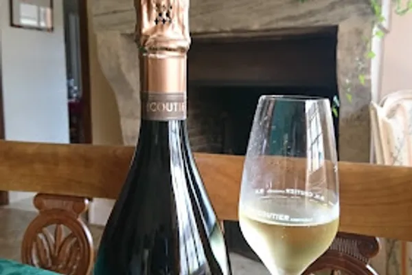 CHAMPAGNE R.H. COUTIER, Établissement vinicole à Ambonnay — Cabinet