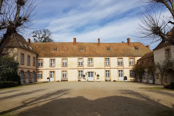 Château de la Cour Senlisse, Château à Senlisse — Cabinet