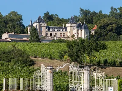 Château de La Rivière - Grand vin de Bordeaux — Établissement vinicole à La Rivière