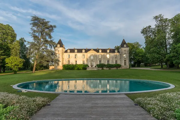 Château de Reignac, attractions à Saint-Loubès — Cabinet