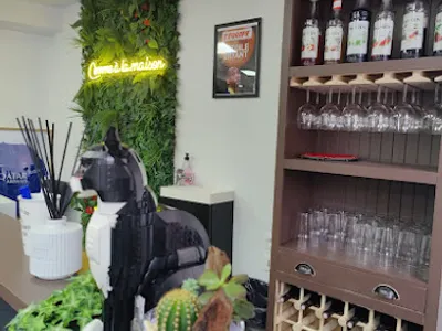 Comme À La Maison (Bar à jeux, Boutique et TCG) — cafés à Puteaux