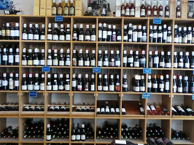 De verre en vers rue Ramey — Cavistes à Paris