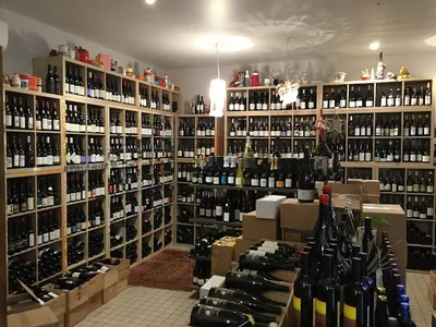 Delicatessen cave — Caviste à Paris