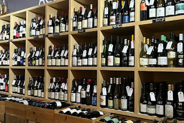 DES METS DES VINS, Caviste à Paris — Cabinet