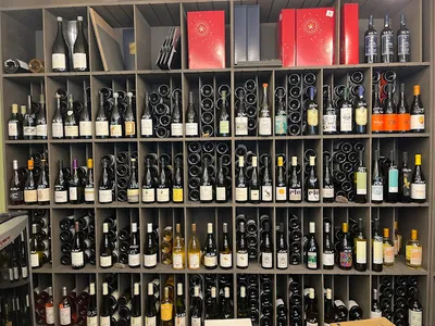 Devine? - Cave à vin — Caviste à Paris