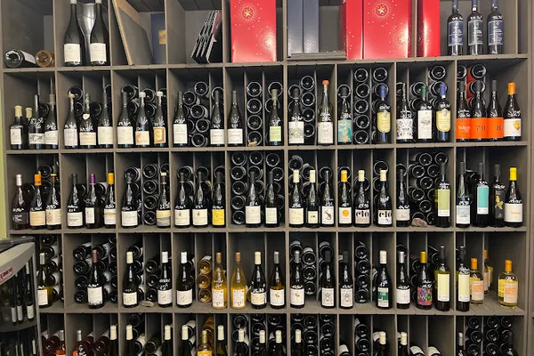 Devine? - Cave à vin, Caviste à Paris — Cabinet