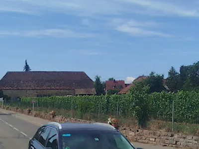 EGUISHEIM - Cave Coopérative — Arrêt de bus à Eguisheim