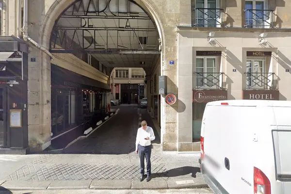 F, Grossiste en vins à Paris — Cabinet