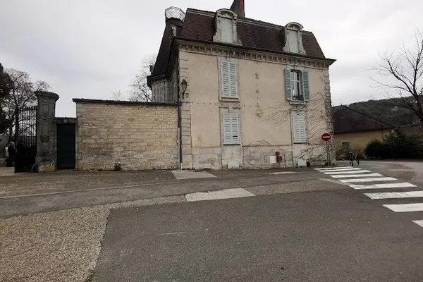Fruitière Vinicole D'Arbois, Établissement vinicole à Arbois — Cabinet