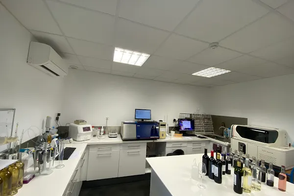 FWINE, Service logistique à Sauveterre-de-Guyenne — Cabinet
