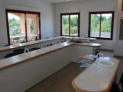 Groupe ICV - Centre œnologique Rhône Sud - Beaumes de Venise — Laboratoire à Beaumes-de-Venise