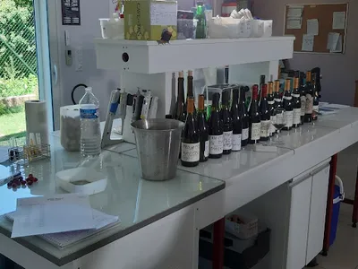 Groupe ICV - Centre œnologique Vallée du Rhône - Tain l'Hermitage — Laboratoire à Tain-l'Hermitage