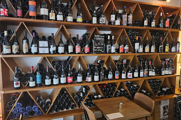 Jaja | Bar à Vin Paris et IDF | Bières artisanales, bars à Le Pré-Saint-Gervais — Cabinet