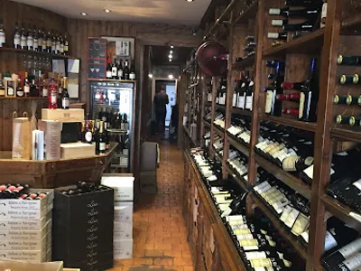 Julien de Savignac - Propriétaire récoltant - Marchand de Vins & Spiritueux — Cave à vins à Paris