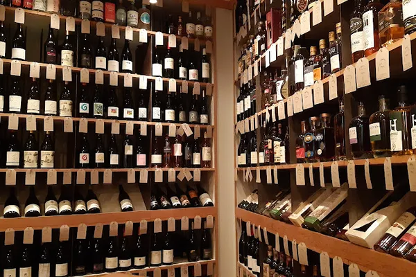 L'Ébéniste du Vin, bars à Paris — Cabinet