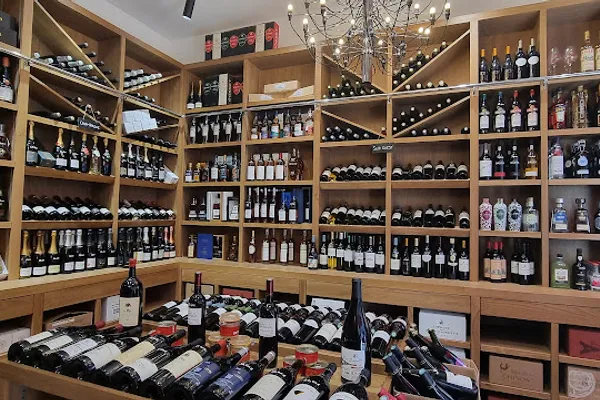 La Cave de La Petite Périgourdine, Cave à vins à Paris — Cabinet