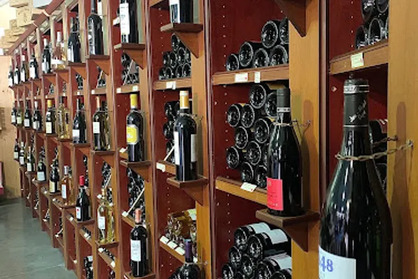 La Cave de Moulins, Magasin de vins et spiritueux à Moulins — Cabinet