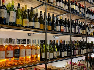 La Cave du Canal, Cave et Bar à Vin — Caviste à Paris