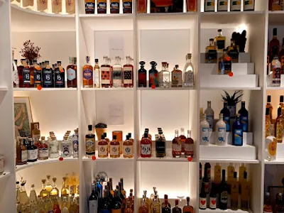 La Compagnie du Mieux Boire - Cave à spiritueux Paris 11 — Liquor store à Paris