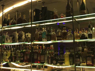 Le 153 — bars à Paris