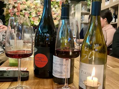 Le Petit Clos — Cave à vins à Paris