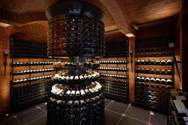 Les Caves de Taillevent Faubourg Saint-Honoré, Caviste à Paris — Cabinet