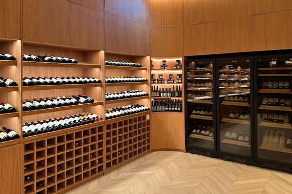 LES CAVES DES AMIS, Caviste à Paris — Cabinet