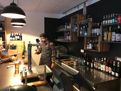 Mano Mano bar — restaurants à Paris