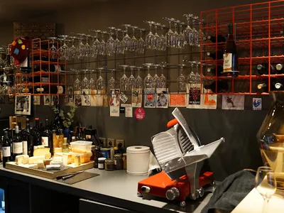 Monsieur Henri — bars à Paris