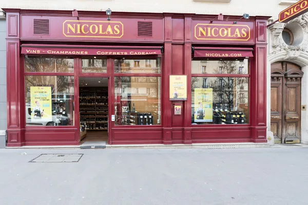 Nicolas Bazeilles, Caviste à Paris — Cabinet