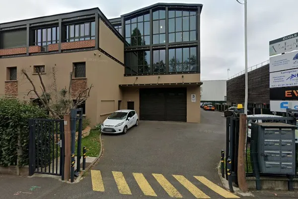 Nicolas Père et Fils, Entreprise de construction, Maçon, Charpentier, Électricien, Entrepreneur spécialisé dans l'isolation, Peintre en bâtiment, Plombier, Carreleur à Verrières-le-Buisson — Cabinet