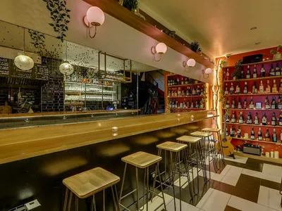 Ovanac, du vin et des copains — bars à Paris