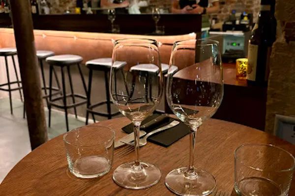 Pétard, Bar à vin, bars à Paris — Cabinet