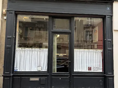Secret wine door — Caviste à Paris