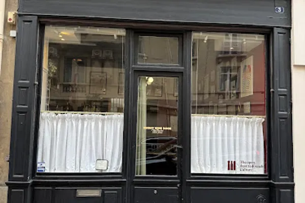 Secret wine door, Caviste à Paris — Cabinet