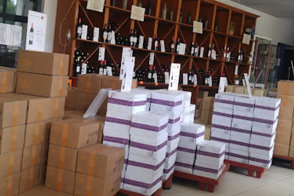 SOCIETE COOPERATIVE VINICOLE ALLIANCE BOURG, Magasin de vins et spiritueux à Tauriac — Cabinet