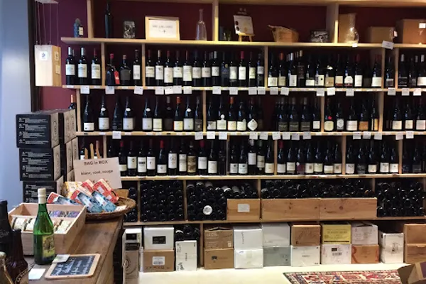 Trois Fois Vin - La Cave, Caviste à Paris — Cabinet