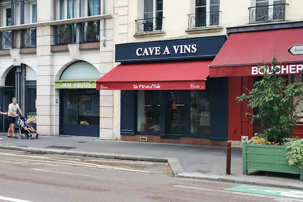 UN P'TIT VIN D'FOLIE, Cave à vins à Versailles — Cabinet