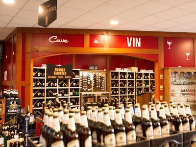V and B Chartres — Magasin de vins et spiritueux à Barjouville