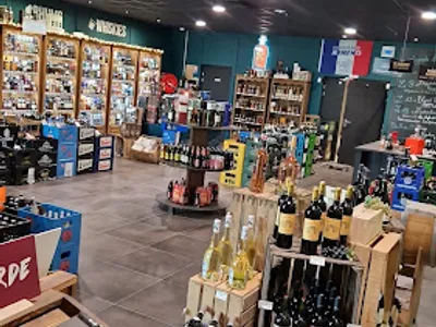 V and B Compiègne — Magasin de vins et spiritueux à Compiègne