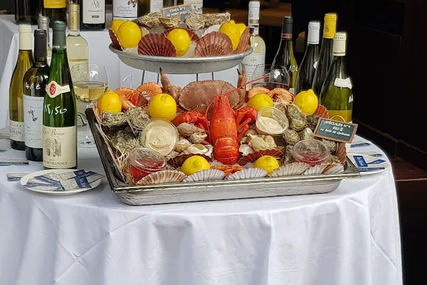 Vin & Marée Suffren Ecole Militaire, restaurants à Paris — Cabinet