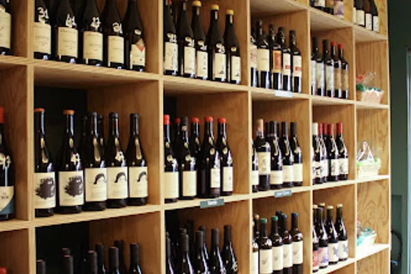 VOLATILES Cave à Vin, Caviste à Paris — Cabinet