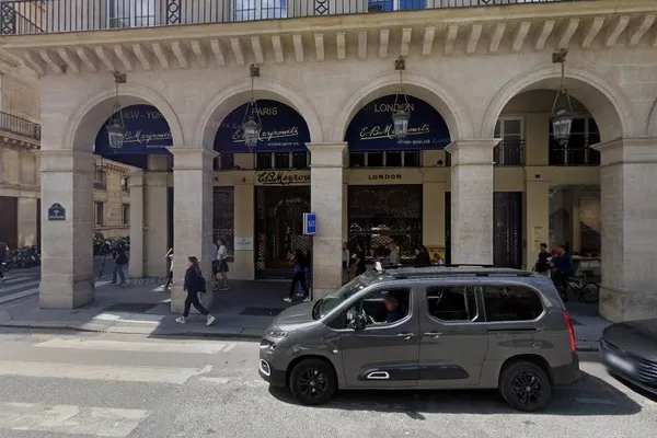 VS FRANCE, Magasin de vins et spiritueux à Paris — Cabinet