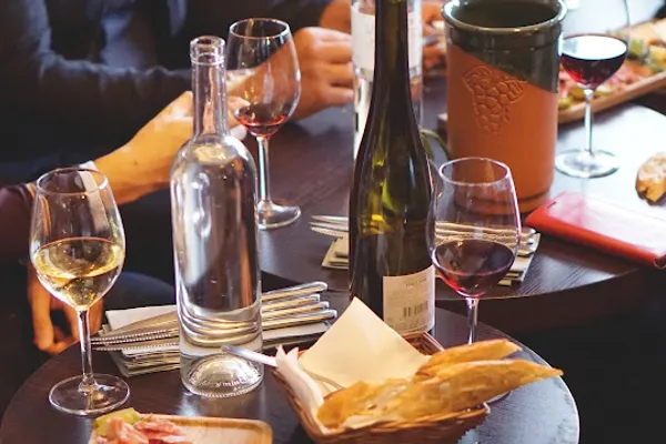 Wine O'Clock, bars à Paris — Cabinet