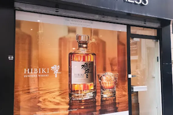 WINESS, Magasin de vins et spiritueux à Paris — Cabinet
